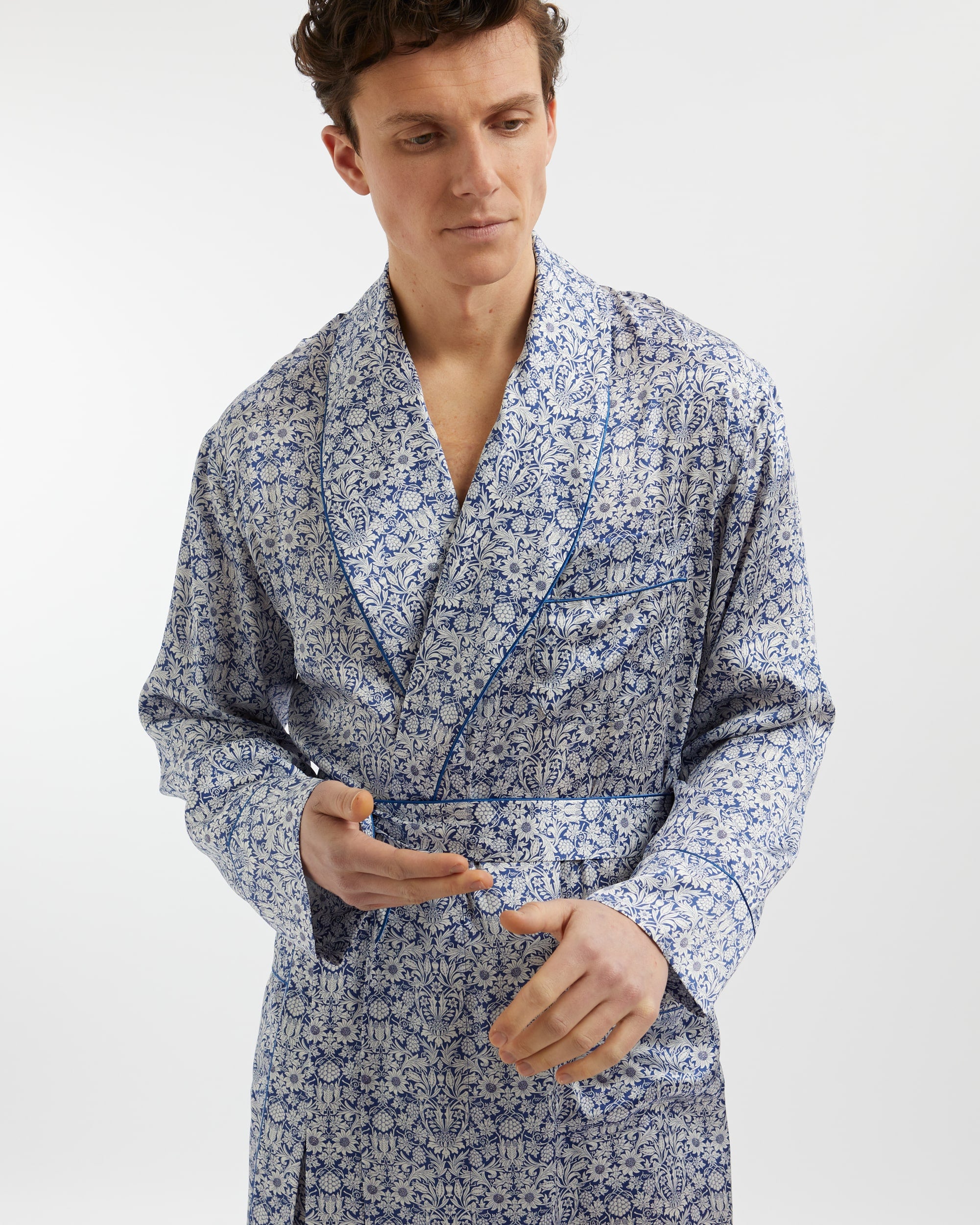 Premium terry towel wholesale retail - Noble men´s bathrobe made of light  weight jersey stretch material.
